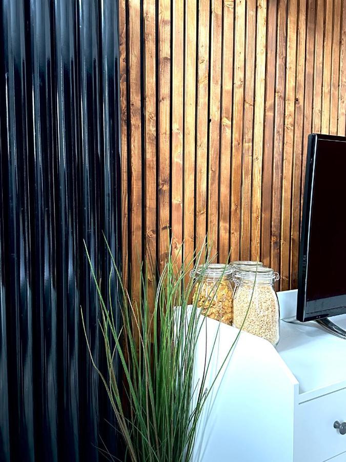 Modern En Suite Bedroom Close To City Centre ลีดส์ ภายนอก รูปภาพ