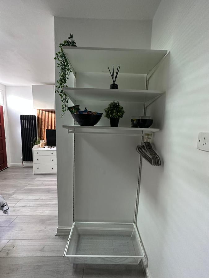 Modern En Suite Bedroom Close To City Centre ลีดส์ ภายนอก รูปภาพ